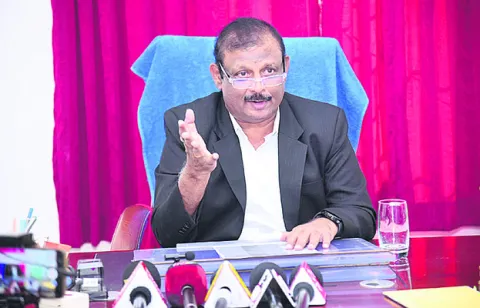 ప్రముఖ విద్యాలయంగా   శాతవాహనకు గుర్తింపు
