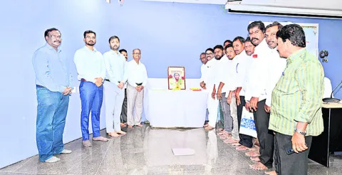 చాకలి ఐలమ్మ జీవిత చరిత్రను అధ్యయనం చేయాలి
