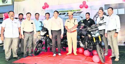 మార్కెట్‌లోకి హోండా సీబీ 125 హార్నెట్‌ 
