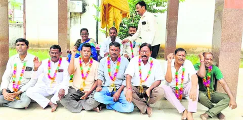 బీసీ రిజర్వేషన్ల కోసం నిరసన దీక్ష 