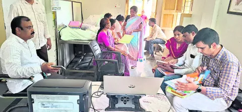 ‘గిరి’ ఆశ్రమ పాఠశాలలో ఏసీబీ తనిఖీలు 