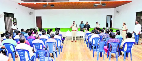 ఫ్లెక్సీ వ్యాపారులు నిబంధనలు పాటించాలి 