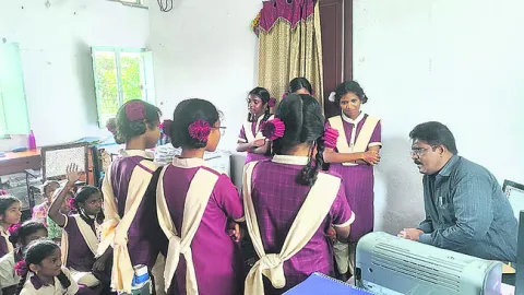 విద్యార్థినులకు పౌష్టికాహారం అందించాలి