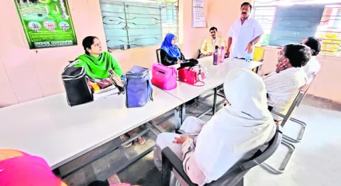 చదువులో వెనుకబడ్డ వారిపై శ్రద్ధ వహించాలి 