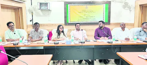 అభివృద్ధి పనులను వెంటనే పూర్తిచేయాలి 