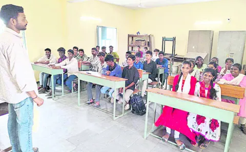 అర్ధాకలితో చదువుకునేదెలా?