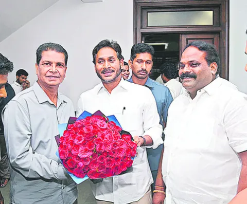 వైఎస్‌ జగన్‌తో గూడూరి భేటీ 