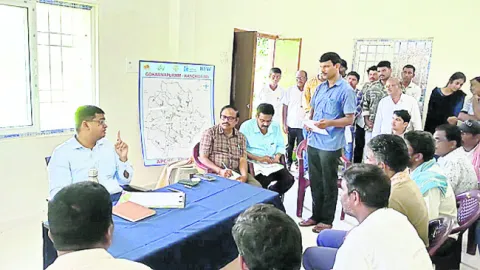 ఇద్దరు సచివాలయ ఉద్యోగుల సస్పెన్షన్‌ 