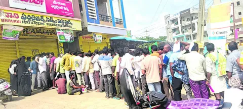 తప్పని యూరియా తిప్పలు