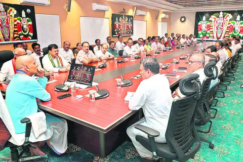 భక్తులకు మెరుగైన సేవలే లక్ష్యం 