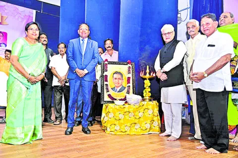 ఆర్థికసేవల్లో ప్రజా పాలకుడు నాగరాజు