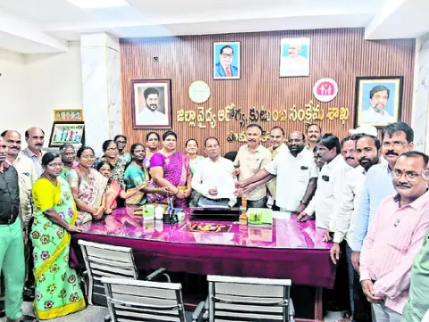 ‘అబాస్‌’ హాజరు విధానాన్ని రద్దు చేయాలి 