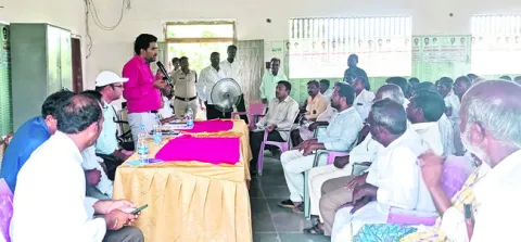 భూ సేకరణకు రైతులు సహకరించాలి 
