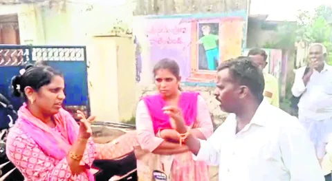 బ్యాంక్‌ అధికారులమంటూ బురిడీ 