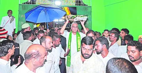 షాబుద్దీన్‌ దర్గాకు చాదర్‌ సమర్పణ