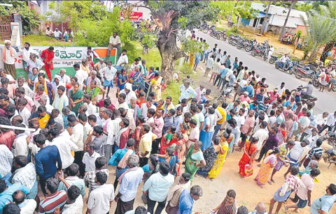 Argument among farmers over urea tokens