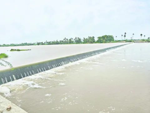  Dundubhi stream is rushing over the check dam at Medipura