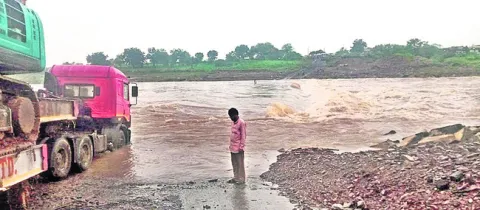 జిల్లాలో భారీ వర్షం