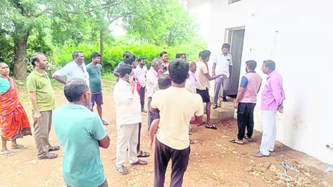 యూరియా పంపిణీలో ఇష్టారాజ్యం