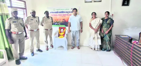 అటవీ అమరవీరులకు నివాళి 