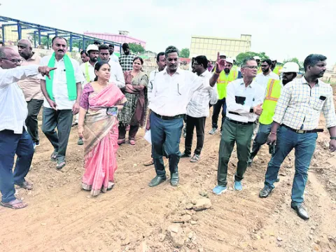 మిర్చి సీజన్‌ నాటికి నిర్మాణాలు పూర్తి