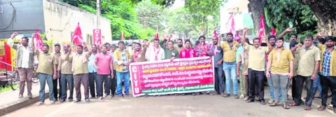 ఆటోవాలా.. బతుకు డీలా 