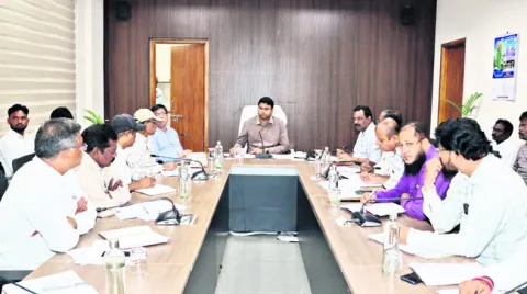 ఇందిరమ్మ ఇళ్ల నిర్మాణాన్ని వేగవంతం చేయాలి 