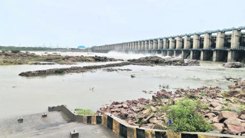 జూరాలకు స్వల్పంగా పెరిగిన వరద 