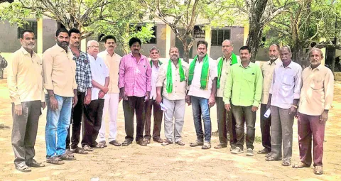 మామిడి రైతులకు రూ.8 చెల్లించాల్సిందే !