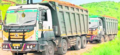 ఎర్రమట్టి రవాణాలో తమ్ముళ్ల కుమ్ములాట 