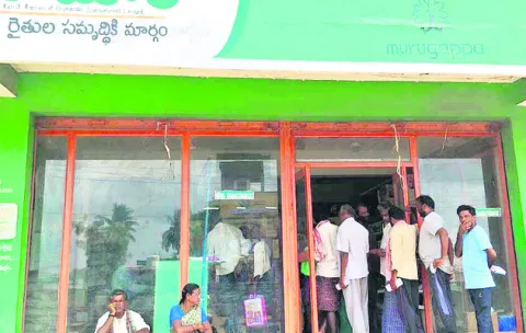 యూరియా కోసం రైతుల తిప్పలు 