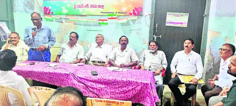 న్యాయమైన కోర్కెలు పరిష్కరించాలి