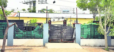 దాబా క్లోజ్‌!