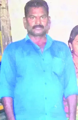 గుంతలో పడి వ్యక్తి మృతి 
