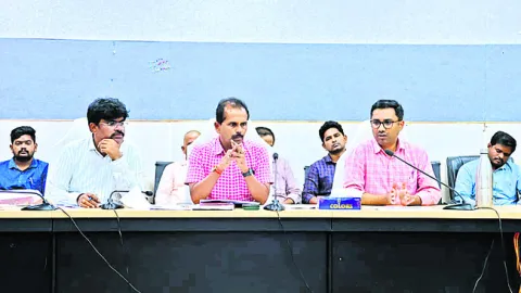 దరఖాస్తులను నిష్పక్షపాతంగా పరిశీలించాలి
