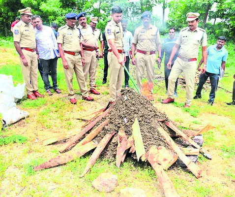 మాదకద్రవ్యాల రహిత జిల్లాగా మారుస్తాం