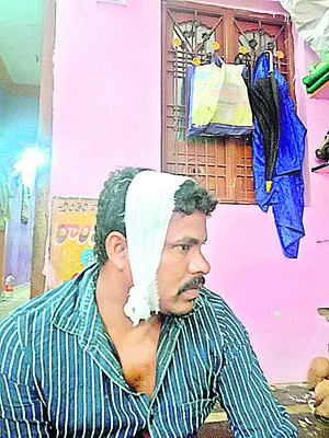 వైఎస్సార్‌సీపీ కార్యకర్తపై మార్కెట్‌ కమిటీ చైర్మన్‌ దాడ