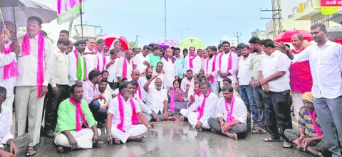 ప్రభుత్వ అసమర్థతతోనే కష్టాలు 