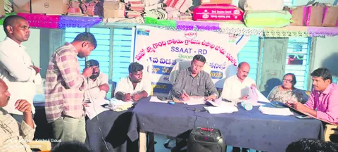 అక్రమాలకు పాల్పడితే చర్యలు 
