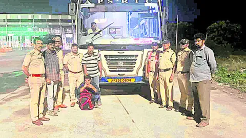 ఐదు కిలోల గంజాయి స్వాధీనం