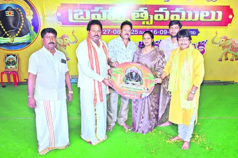 గజరాజుల బీభత్సం 
