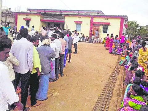యూరియా అవస్థలు 