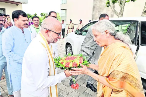 డిప్లొమా కోర్సులకు  గడువు పొడిగింపు 

