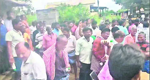 కొండపర్తిలో రైతుల ఆగ్రహం