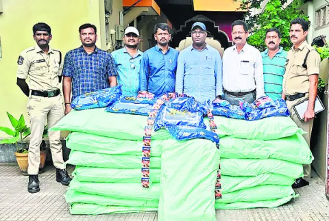 పొగాకు ఉత్పత్తులు స్వాధీనం
