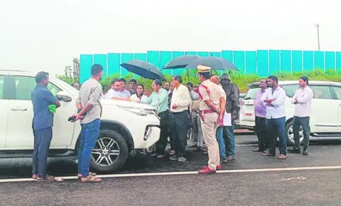 భూములు గుర్తించి ఫెన్సింగ్‌ వేయాలి
