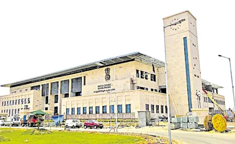 Andhra Pradesh HC stays default bail to three in liquor scam case