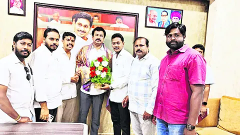 పార్టీ బలోపేతానికి కృషి చేయాలి