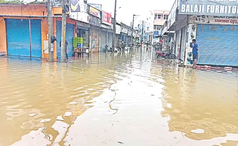 Heavy rain in many parts of Telangana