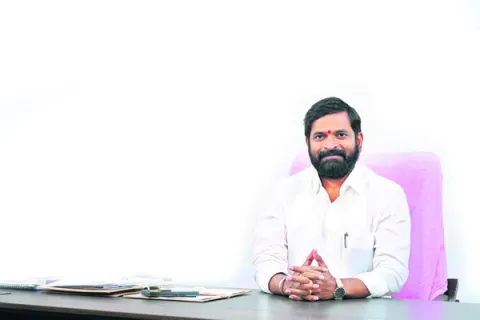 కక్ష సాధింపు చర్యలు మానుకోవాలి.. 
